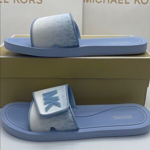 Michael Kors Slide Logo Sandals Palmer Ombré Signature
Light Sky
NWT